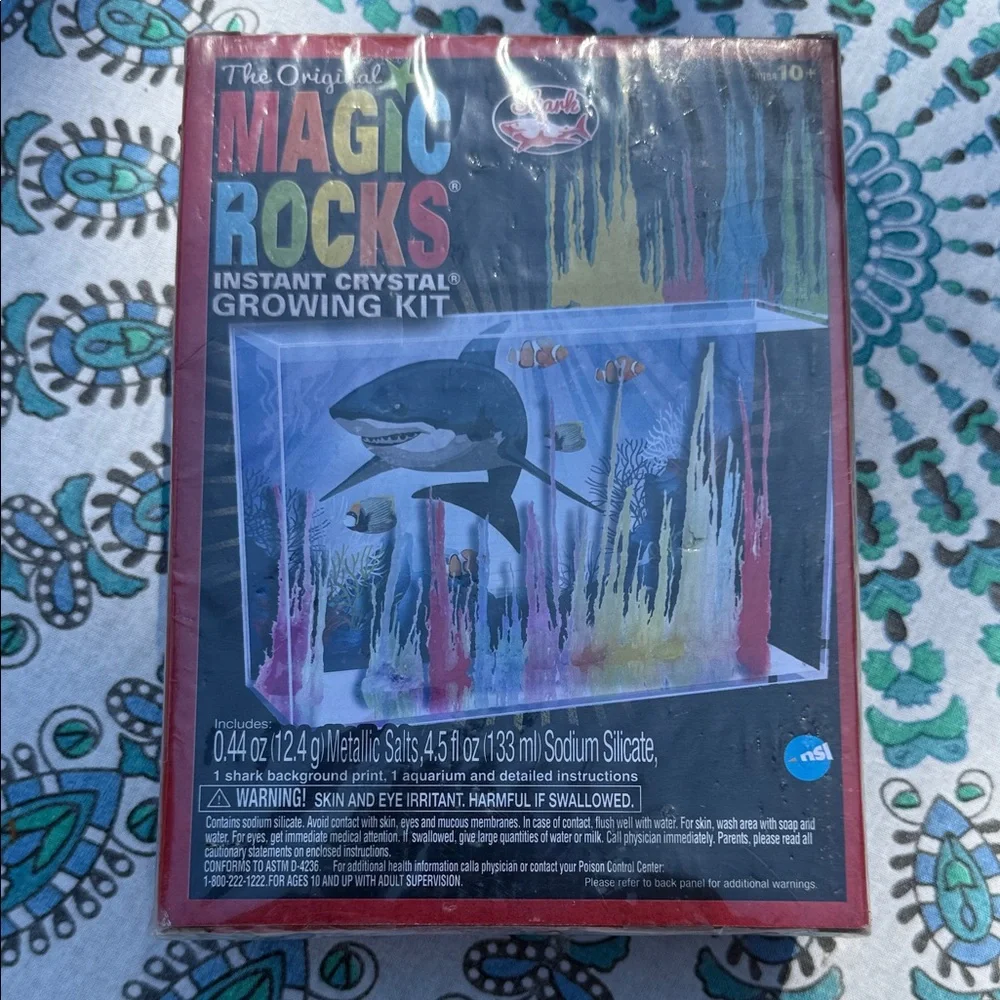 Magic Rocks Instant Crystal Growing Kit - Picture 2 of 5